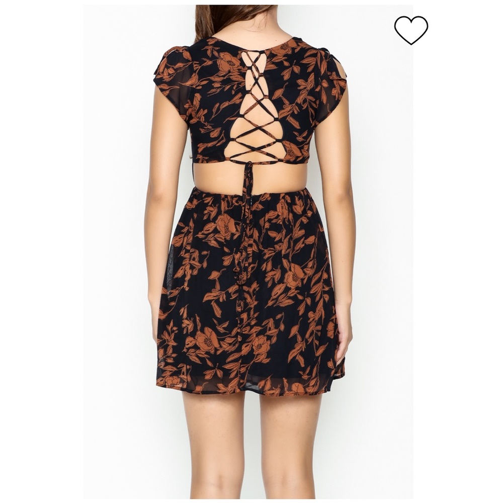 Floral Open Back Dress - Picture 2 of 8